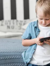 Первый смартфон ребенка: лучшие приложения для обучения и развития